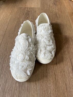 Wanted White Floral Appliqué Slip-Ons